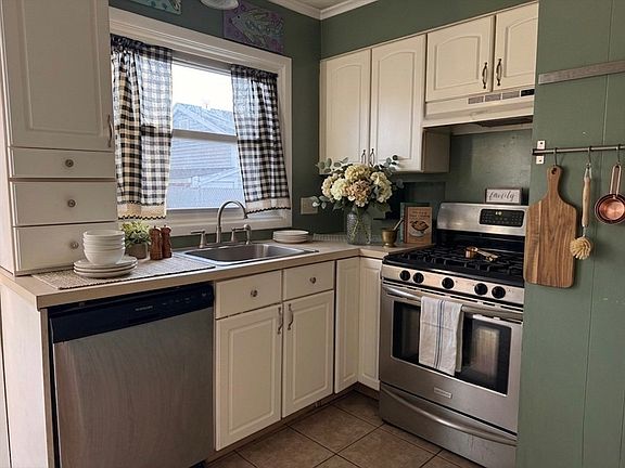 4th image of 128 Osborn St #128