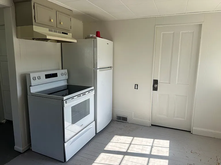 105 S Nowlan Ave — Photo 4