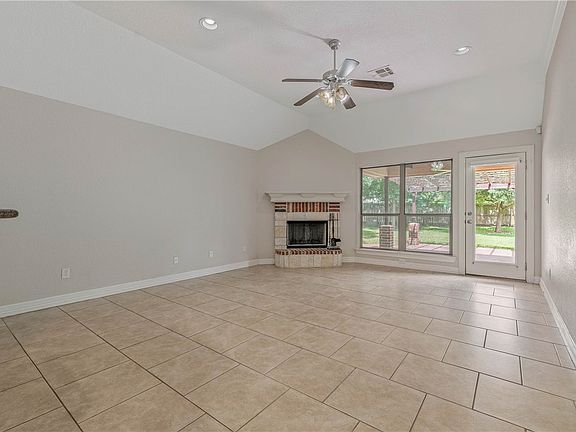 5th image of 2210 Carlisle Ct