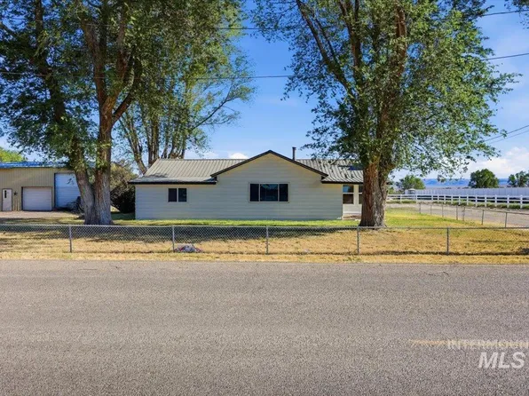 956 SE Hamilton Rd, Mountain Home, ID 83647