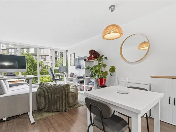 1033 Marinaside Cres #502, Vancouver, BC V6Z 3A3