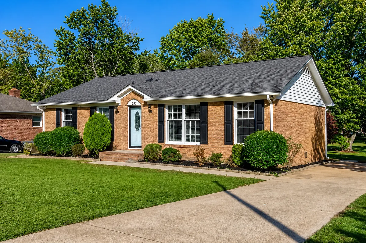 Building Photo - 2619 Pine Lake Dr