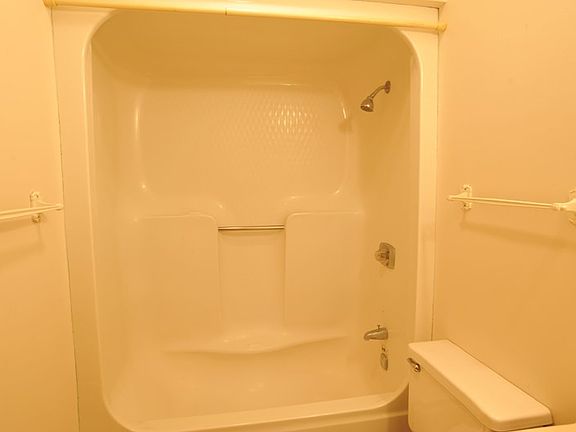 4th image of 109 W 10th St APT 2D