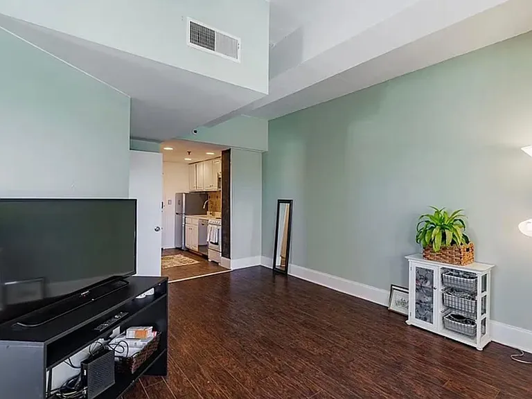 131 E Broad St #110 — Photo 3