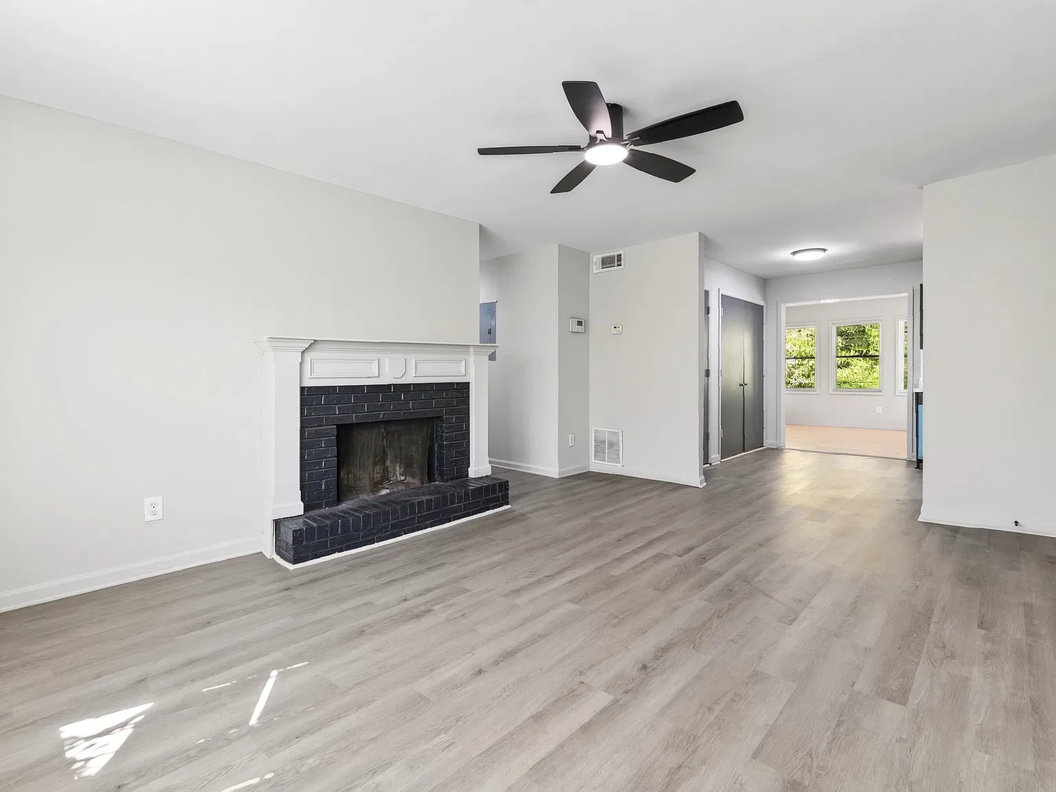 2 bed, 1100 sqft, $1,350 — Photo 4