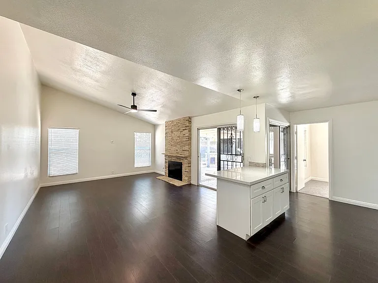 6961 Halstead Ave — Photo 13