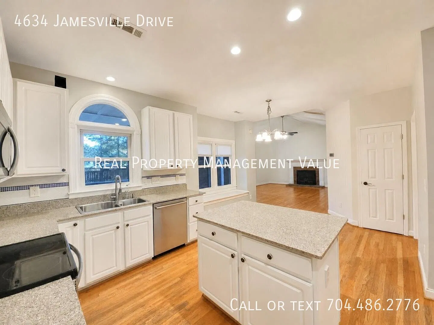 Beautiful 4-Bedroom Brick Home with Fenced Backyard in Matthews Plantation — Photo 3
