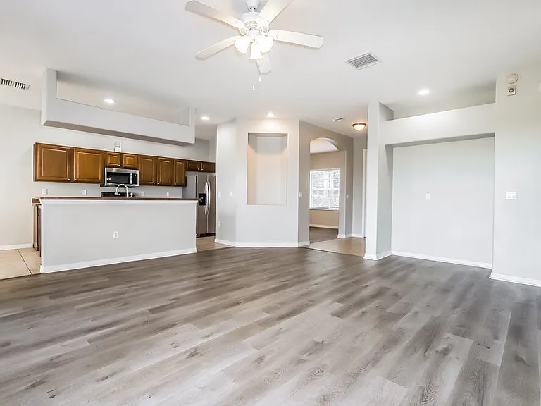 2459 Hamlet Cir — Photo 3