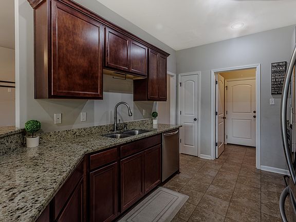 5th image of 248 Long Hill Dr