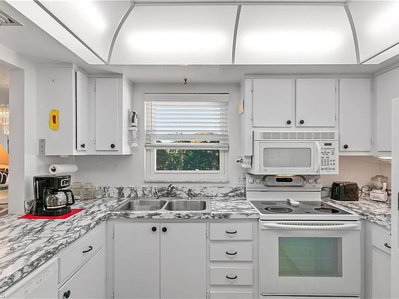 3rd image of 5 High Point Cir W APT 301