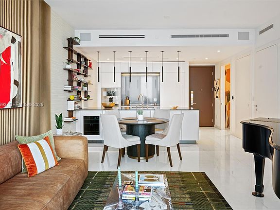 2nd image of 300 Biscayne Boulevard Way #2106