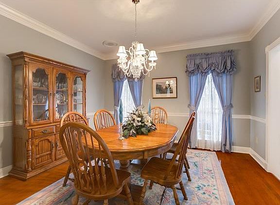 4th image of 119 Century Oak Ln