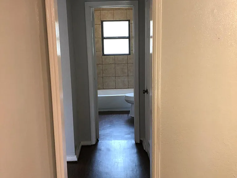 528 E Douglas Dr — Photo 8
