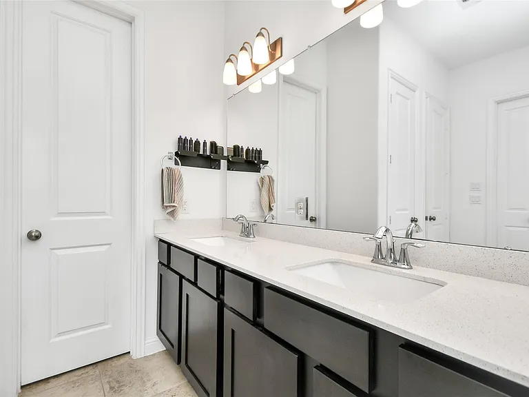 11012 Mikula Dr — Photo 24