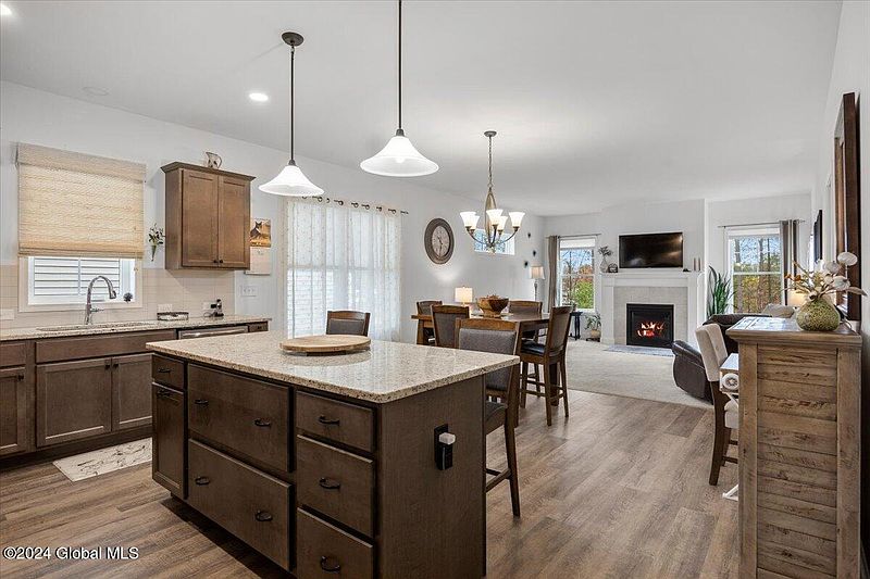 3rd image of 25 Bradley Circle