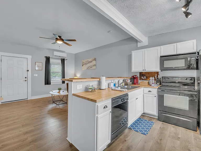 2320 Mistletoe St #A — Photo 12