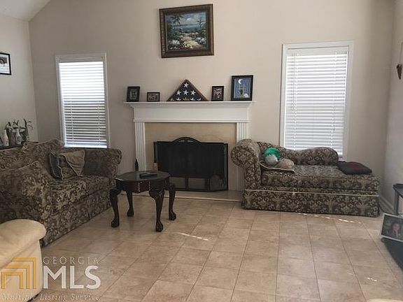 3rd image of 3121 Thorn Bush Dr #137