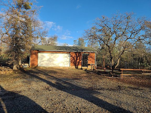 Huge, oversized garage 