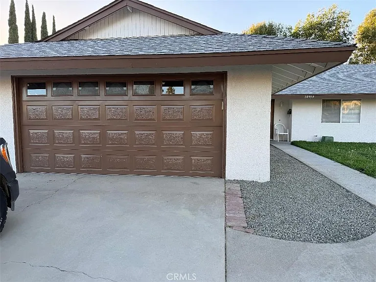10959 Collett Ave — Photo 2