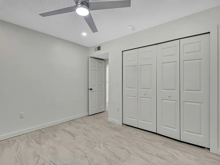 Tidewater Apartments — Photo 23