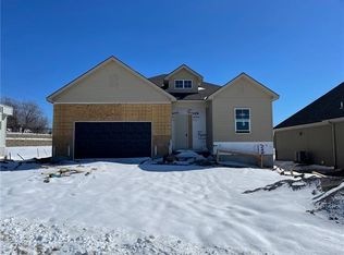 7123 Westgate St, Shawnee, KS 66216