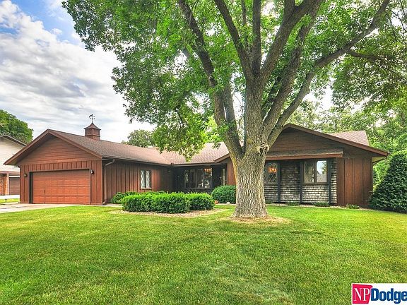 3rd image of 2820 Douglas Dr
