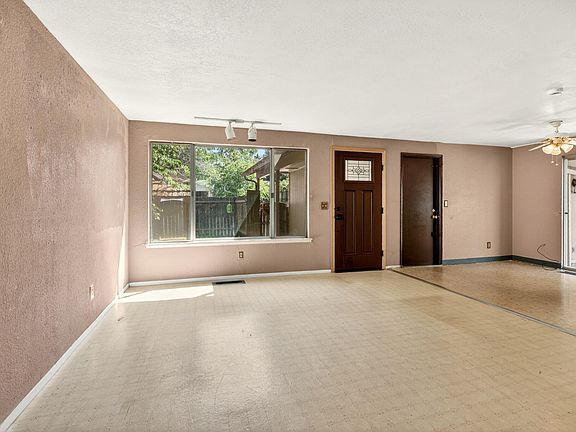 3rd image of 1425 Lawnridge St