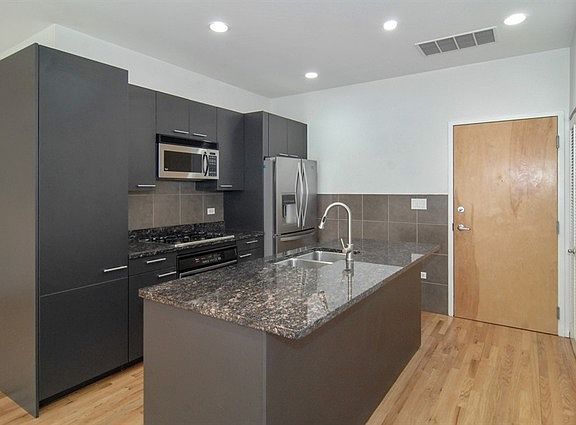 5th image of 1422 N La Salle St #406