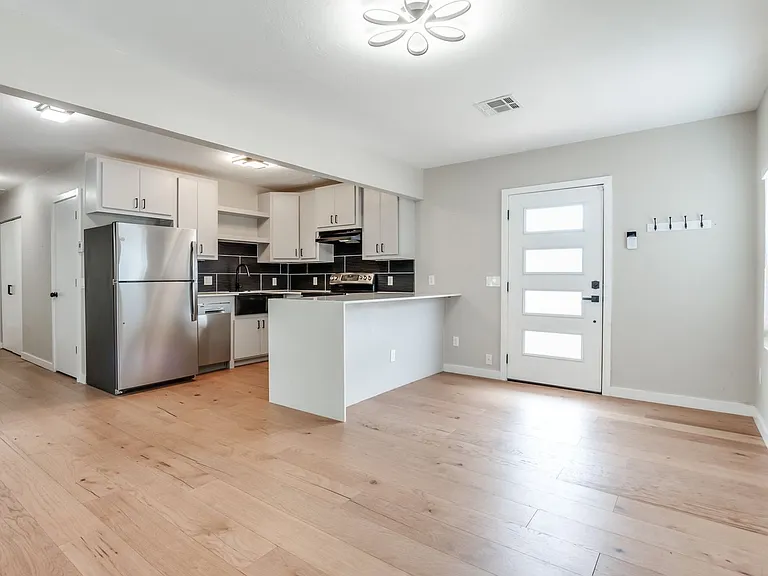 1209 NW 11th St — Photo 10
