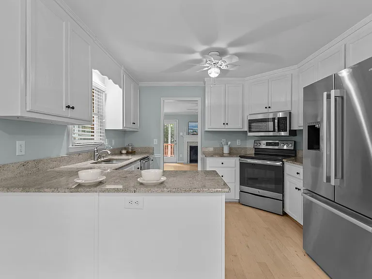 109 Oaklake Ct — Photo 12
