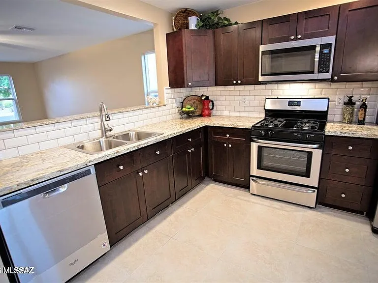 727 W Buffalo Grass Dr — Photo 10