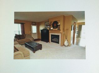 429 Wilderness Dr, Chaska, MN 55318