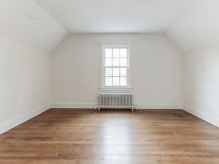 60 Maple Ave — Photo 19