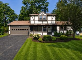 124 Grandview Ln, Rochester, NY 14612