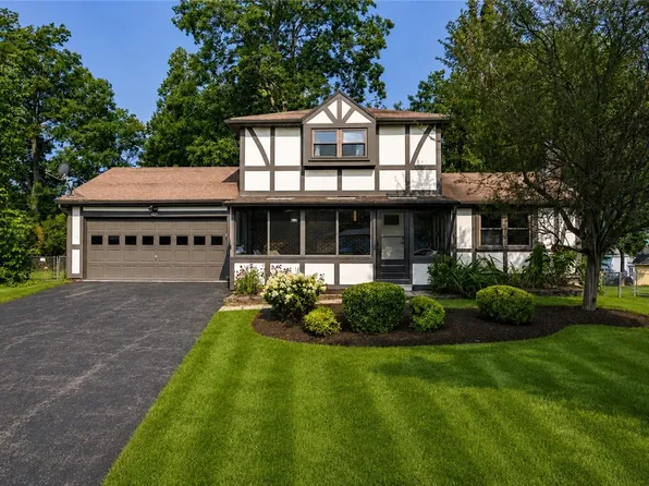 124 Grandview Ln, Rochester, NY 14612