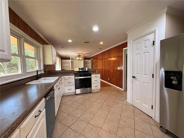 1395 Siesta Ln — Photo 4
