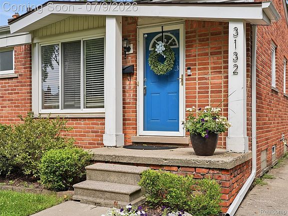 2nd image of 3132 Maplewood Ave