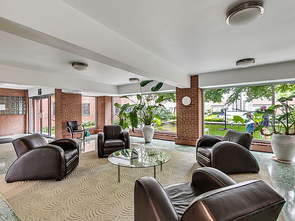 4th image of 5044 N Marine Dr APT A3