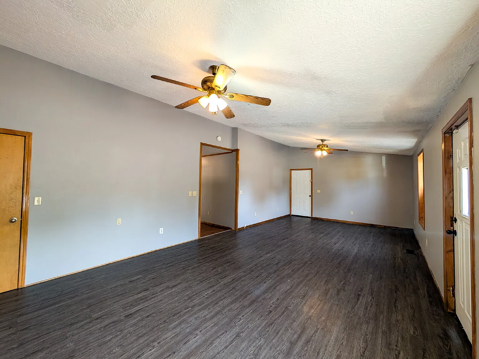 3 bed, 1.0 bath, 1200 sqft, $1,000 — Photo 2