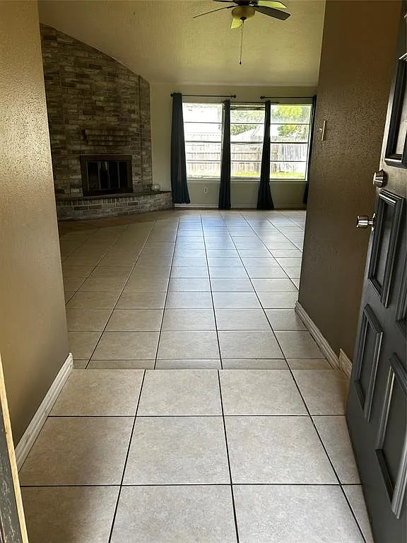 3 bed, 1428 sqft, $1,700 — Photo 4