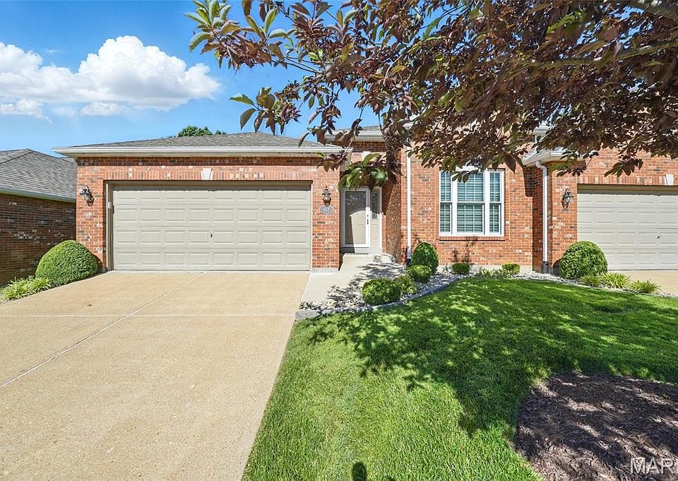1st image of 127 Tori Pines Dr