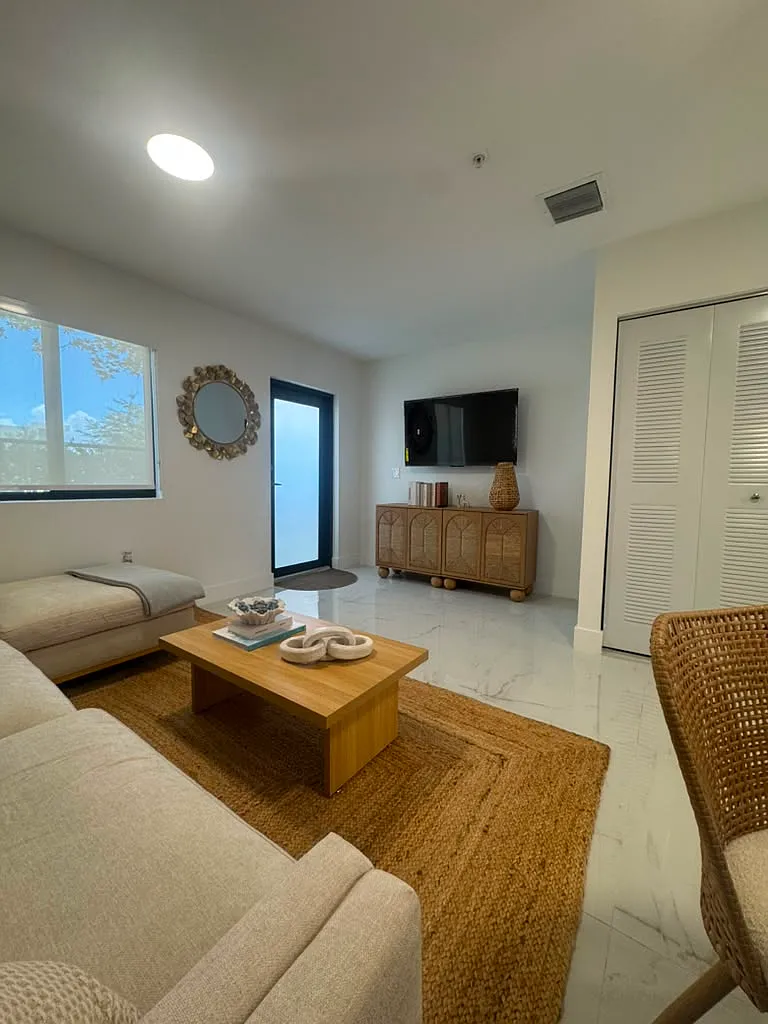2 bed, 2.5 bath, 1120 sqft, $3,050 — Photo 4