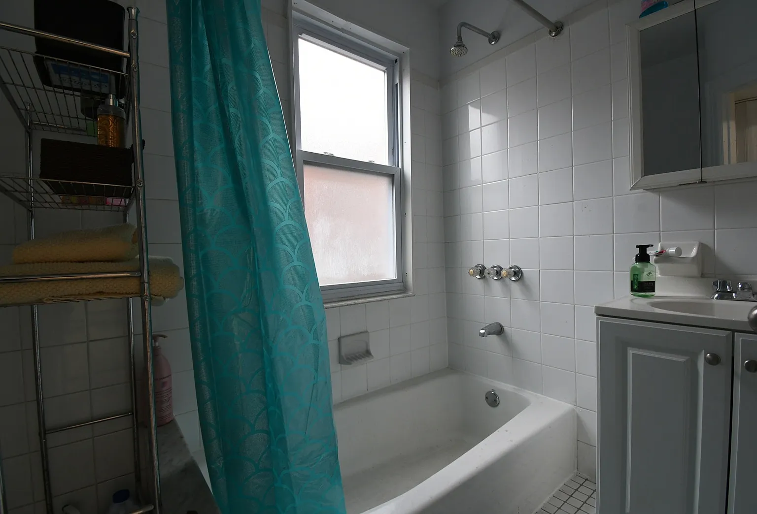 4568 Bronx Boulevard — Photo 4