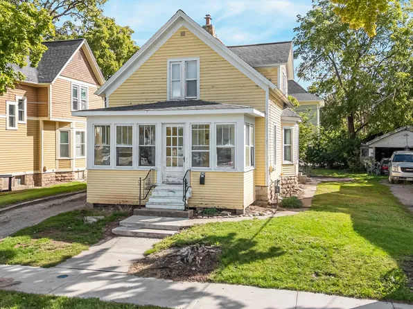 826 McKinley St, Oshkosh, WI 54901