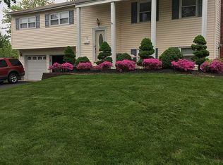 7 Cortland Dr, Somerset, NJ 08873