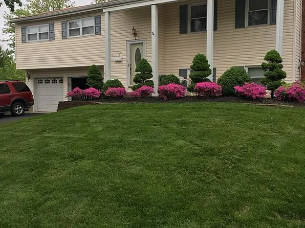 7 Cortland Dr, Somerset, NJ 08873