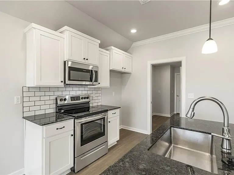 460 Willow Dr — Photo 9