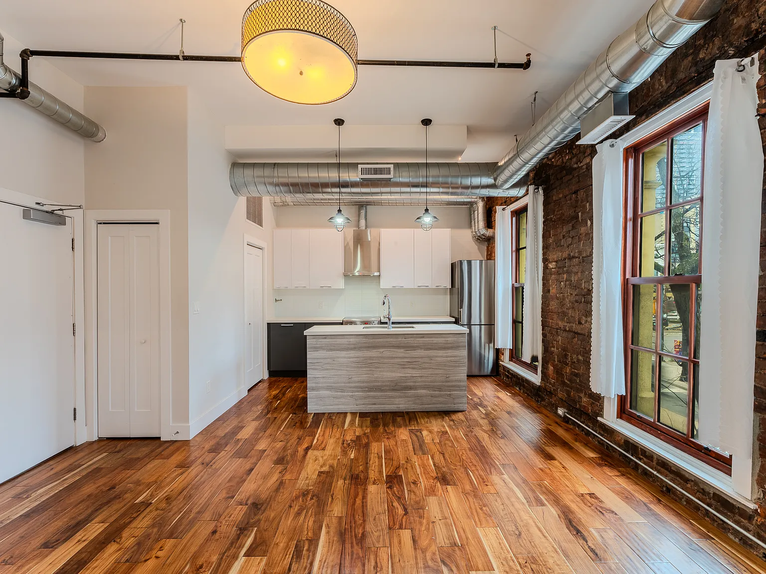 1 bed, 1.0 bath, 496 sqft, $1,795 — Photo 2