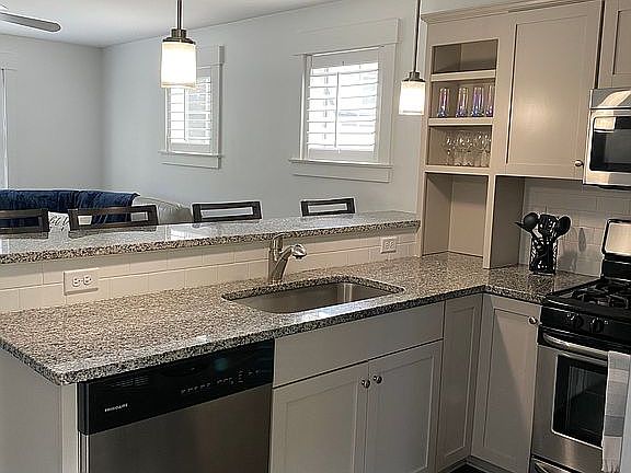 4th image of 12 Park Ave Unit 9