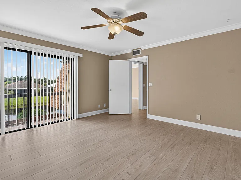 110 N Delaware Blvd #15D — Photo 29